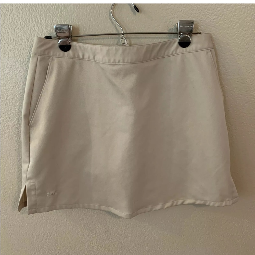 Under Armour Performance Women’s Khaki skirt Size4